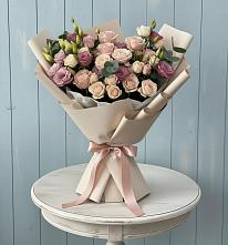 Букет цветов из:  Розы и Лизиантусы в Максатихе