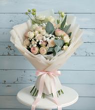 Букет цветов из:  Розы и Лизиантусы в Максатихе