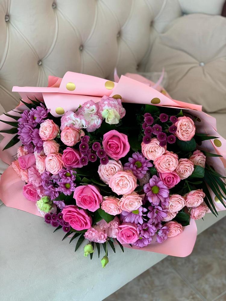 Букет цветов из: Хризантемы, Розы и Лизиантусы в Максатихе