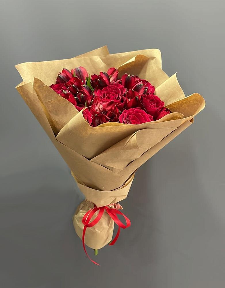 Букет цветов из: Альстромерии и Розы в Максатихе