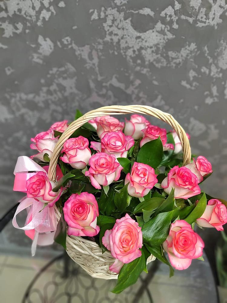 Цветочная композиция из Розы в корзине в Максатихе