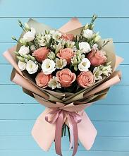 Букет цветов из:  Розы, Альстромерии и Лизиантусы в Максатихе