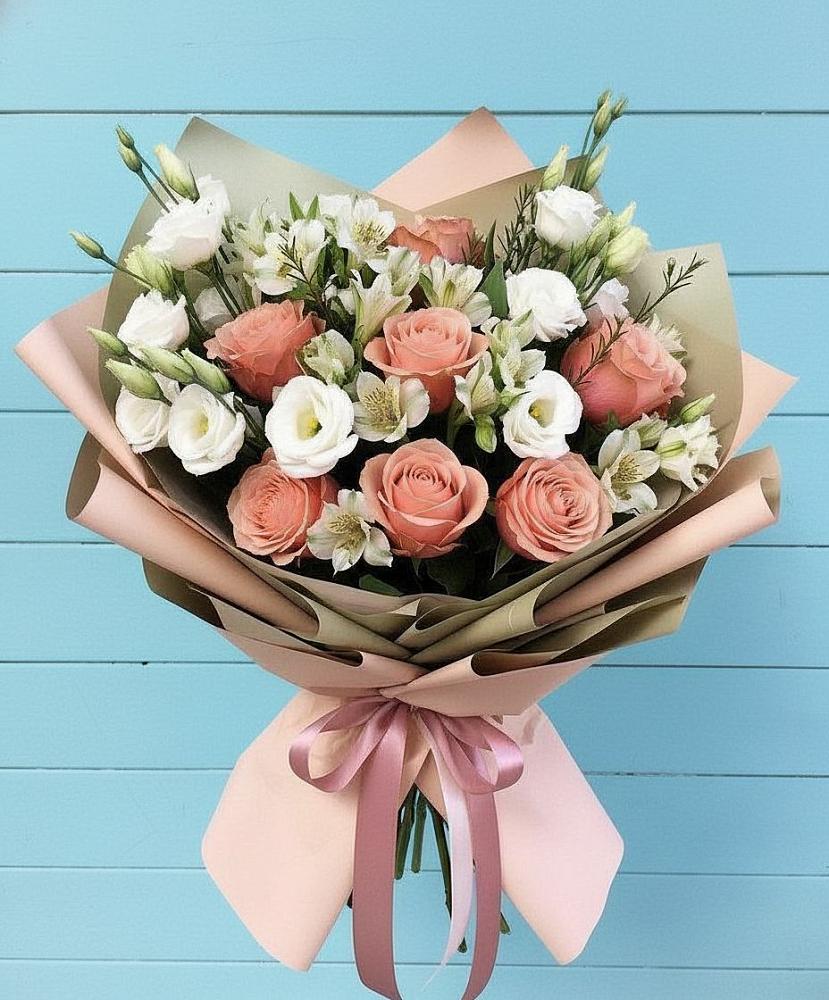 Букет цветов из: Розы, Альстромерии и Лизиантусы в Максатихе