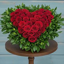 Цветочная композиция из Розы в виде сердца в Максатихе