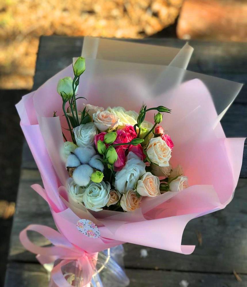 Букет цветов из: Розы и Лизиантусы в Максатихе