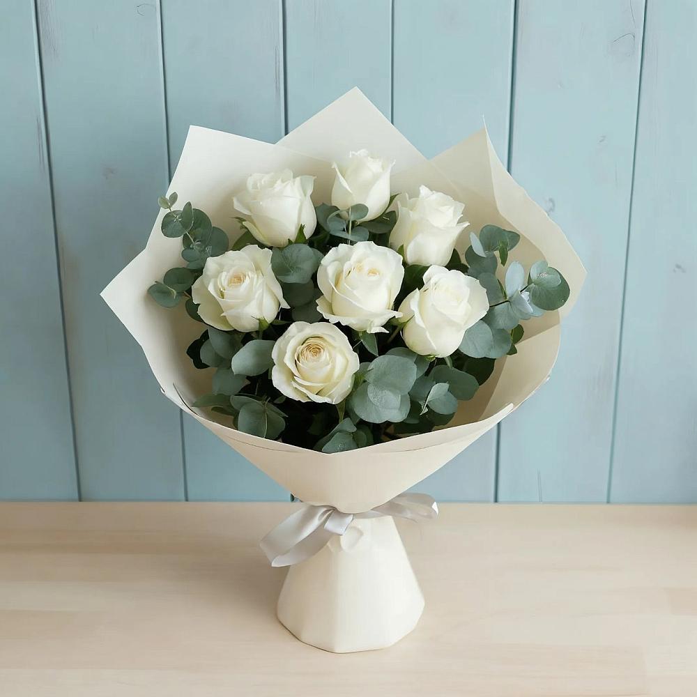Букет Белые розы в Эвкалипте в Максатихе