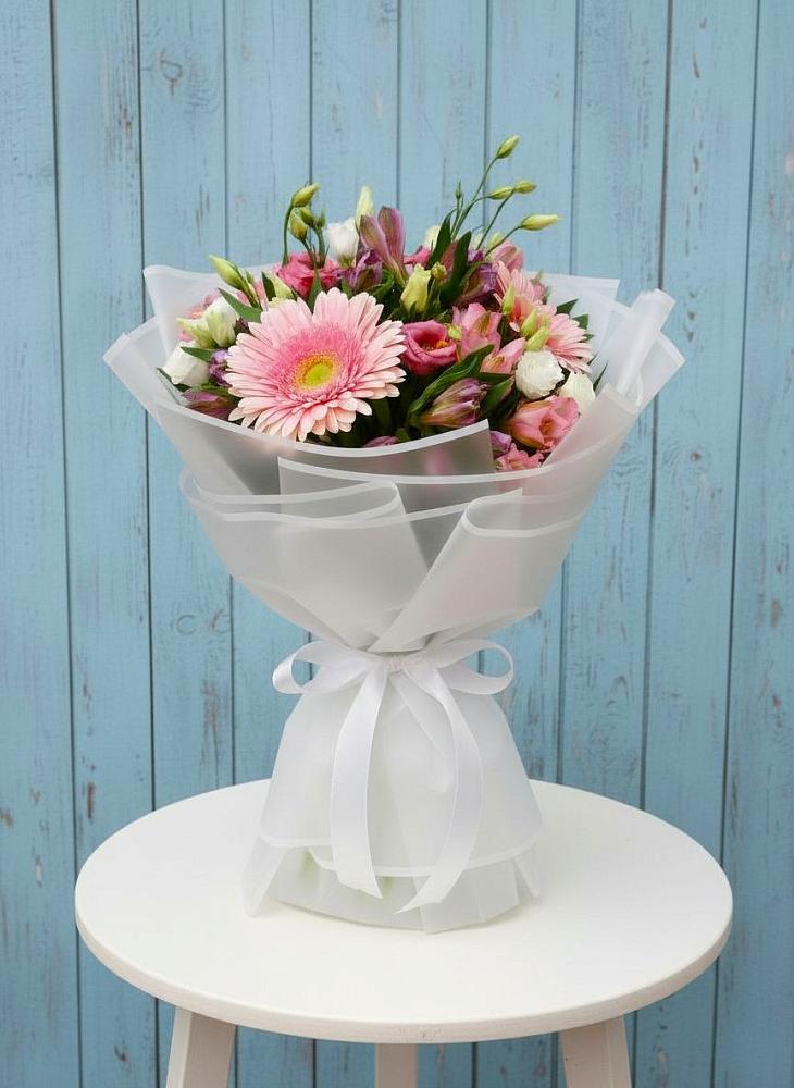 Букет цветов из: Герберы, Альстромерии и Лизиантусы в Максатихе