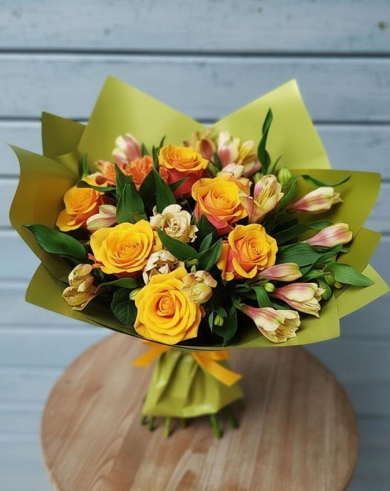 Букет цветов из: Альстромерии и Розы в Максатихе