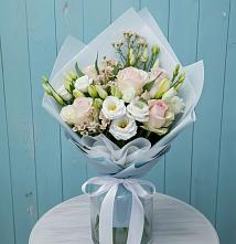 Букет цветов из:  Розы и Лизиантусы в Максатихе