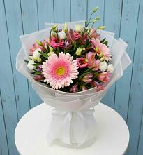 Букет цветов из:  Герберы, Альстромерии и Лизиантусы #REPLACE_PRED# Максатихе