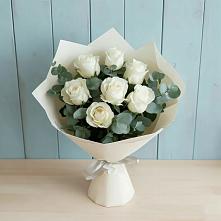 Букет Белые розы в Эвкалипте в Максатихе