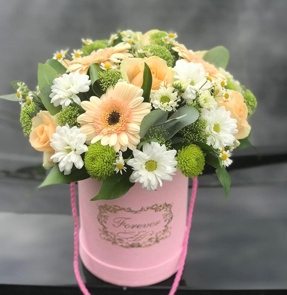 Цветочная композиция из Розы, Герберы и Хризантемы в шляпной коробке в Максатихе