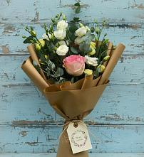 Букет цветов из:  Розы и Лизиантусы в Максатихе