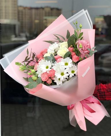 Букет цветов из: Розы, Лизиантусы и Хризантемы в Максатихе