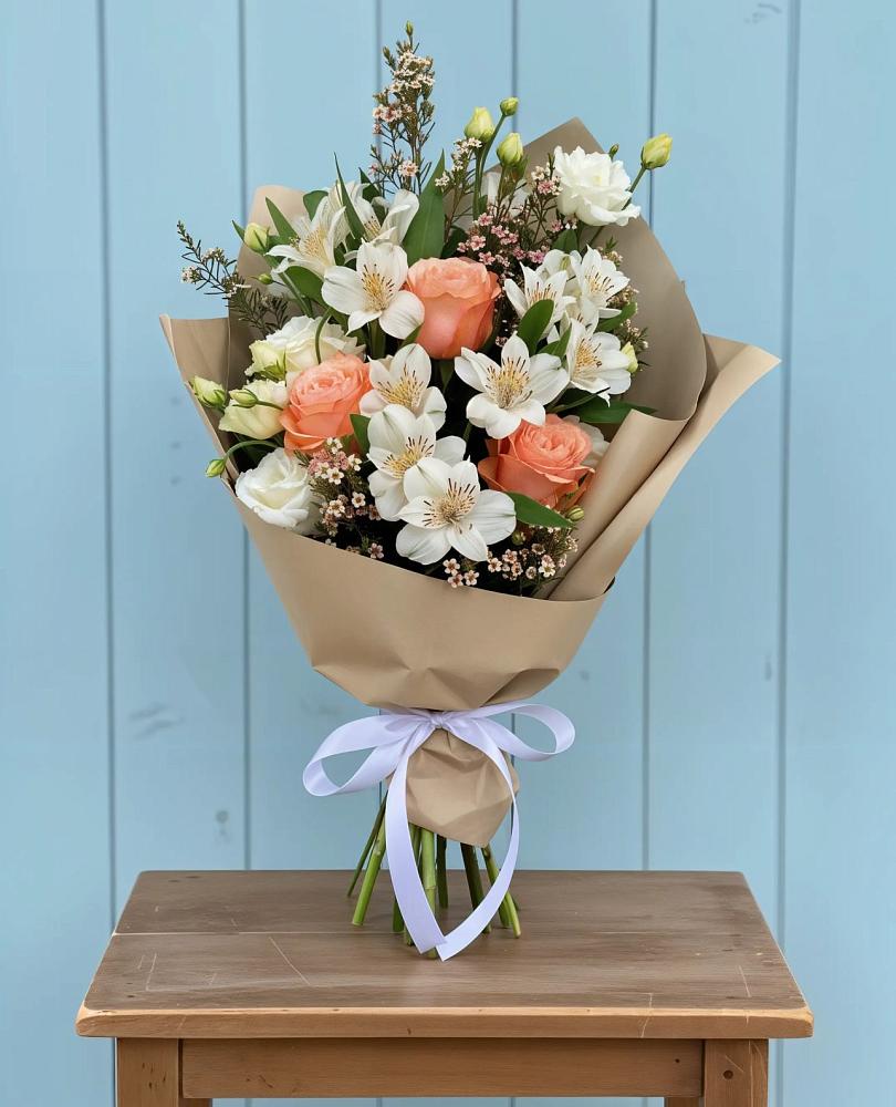 Букет цветов из: Альстромерии, Лизиантусы, Розы и Хризантемы в Максатихе