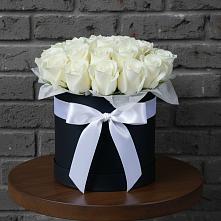 Цветочная композиция из Розы в шляпной коробке в Максатихе